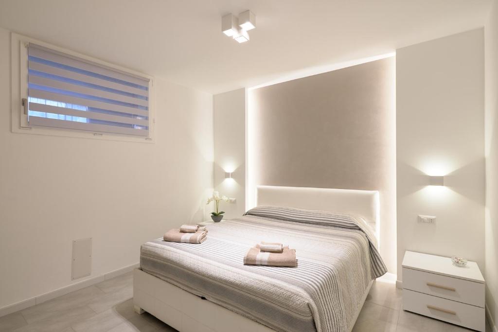 Un pat sau paturi într-o cameră la Corallo House Alghero