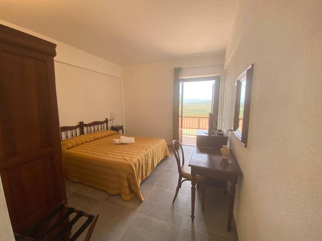 Postel nebo postele na pokoji v ubytování Hotel Ispinigoli