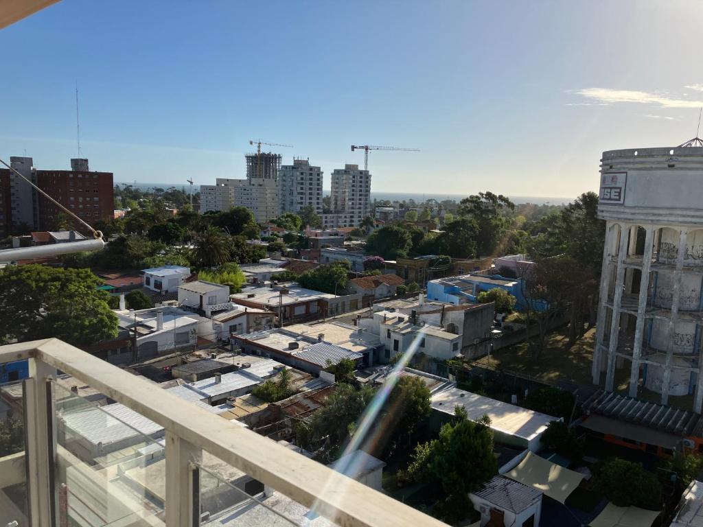 - Vistas a la ciudad desde la parte superior de un edificio en Departmento Torre Del Banco, en Maldonado