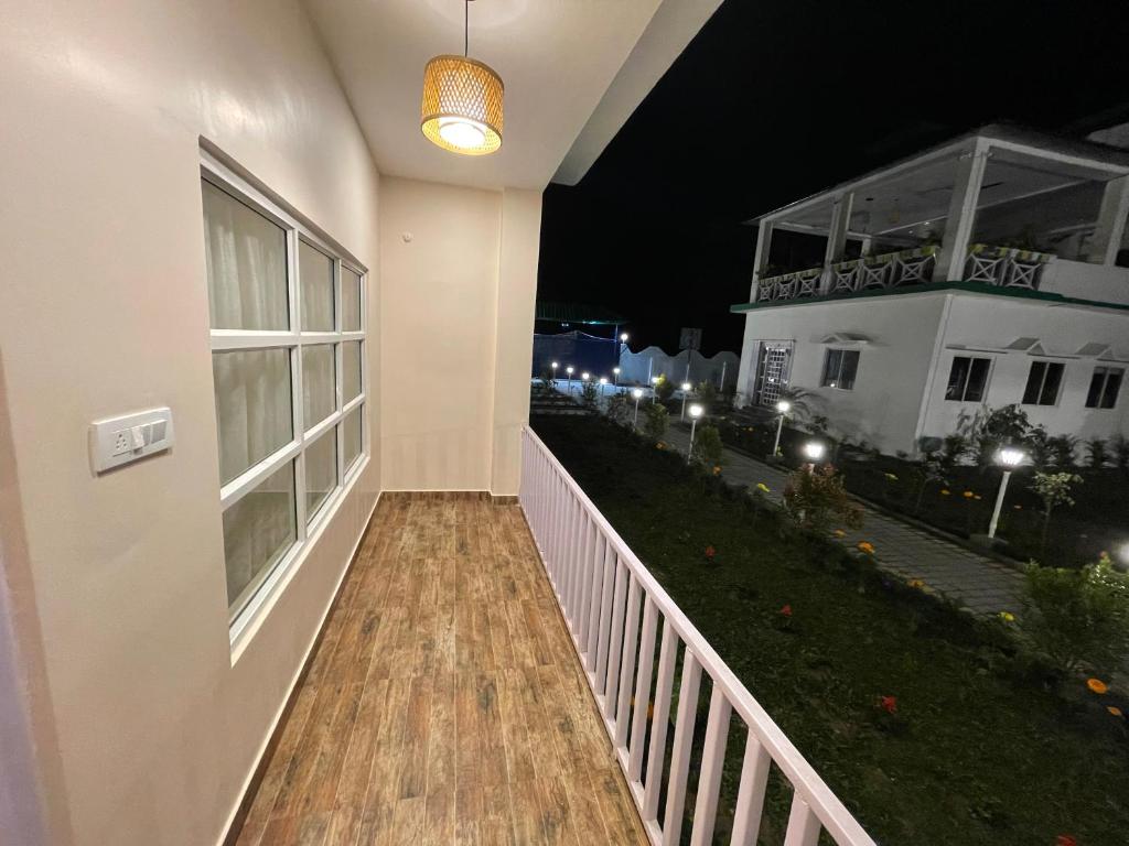 Jaldapara Forest Tourist Lodge JFTL - Deluxe Double O Twin Room Con Vista Al Jardín
