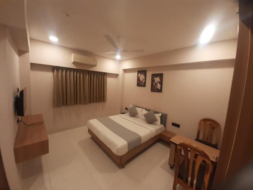 HOTEL ROYAL STAY - Housity