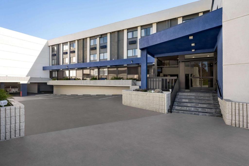 Exteriér nebo vchod ubytování Baymont by Wyndham Monterey Park