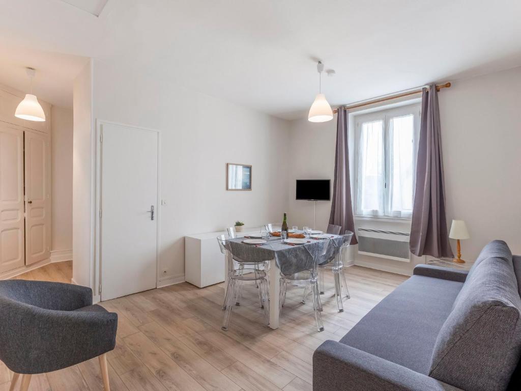 Apartment Le Petit Robinson-2 by Interhome
