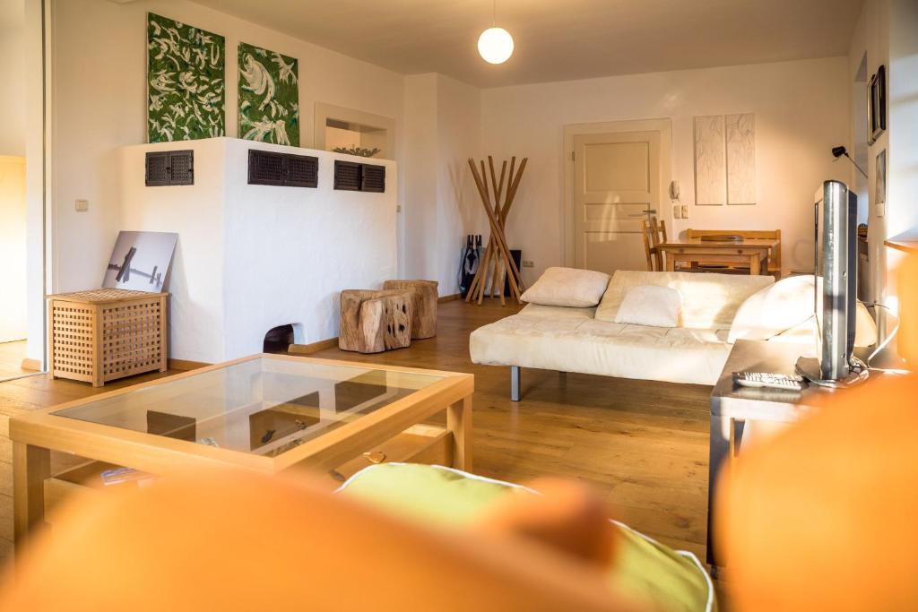 a living room with a couch and a table at Ferienwohnung Altes Schulhaus Greising in Deggendorf