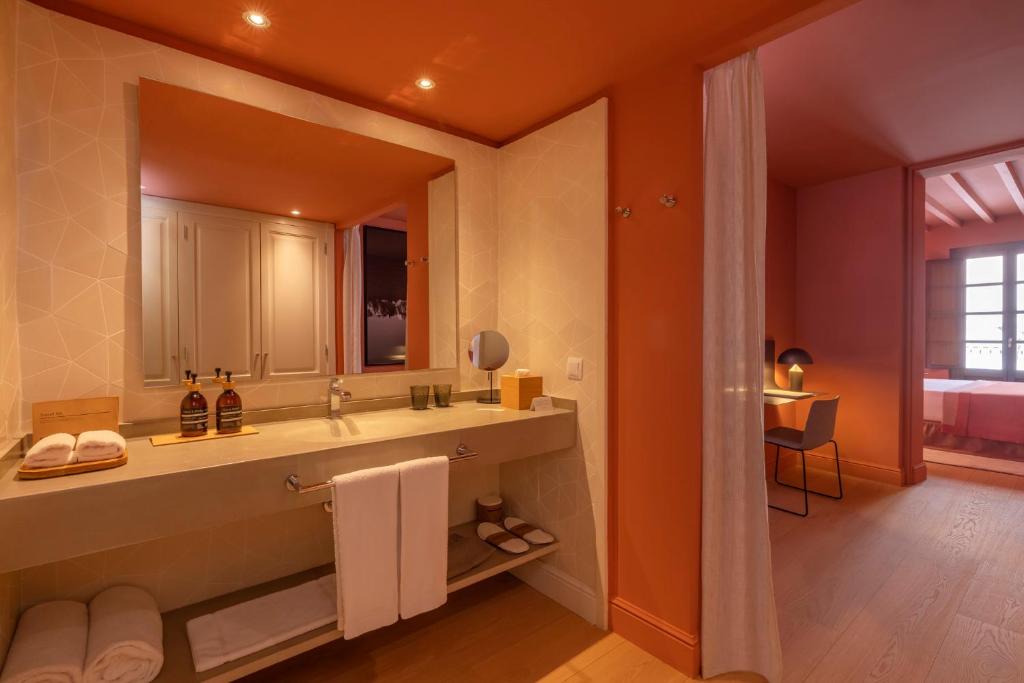 Calatrava Hotel, Mediterranean Sea House - 3