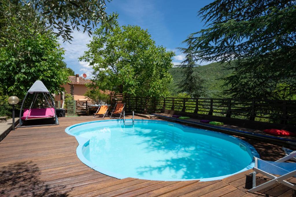 Bazén v ubytování Podere La Vigna nebo v jeho okolí