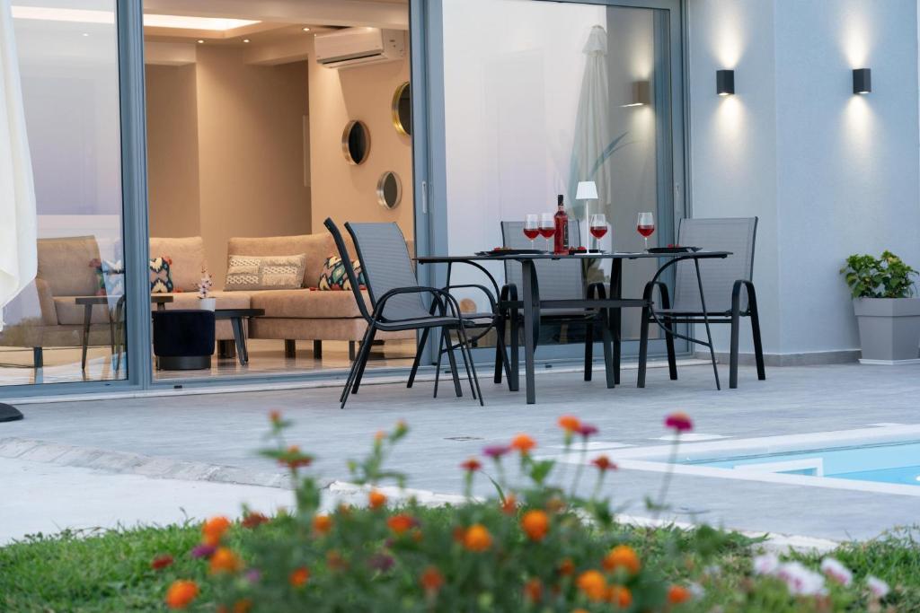 Bazén v ubytování Villa Laide nebo v jeho okolí