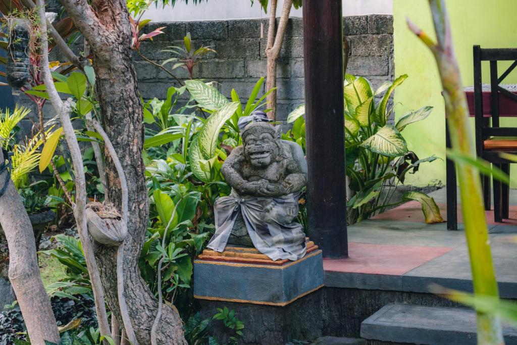 Zahrada ubytování Giri Sari Guest House Pemuteran Bali