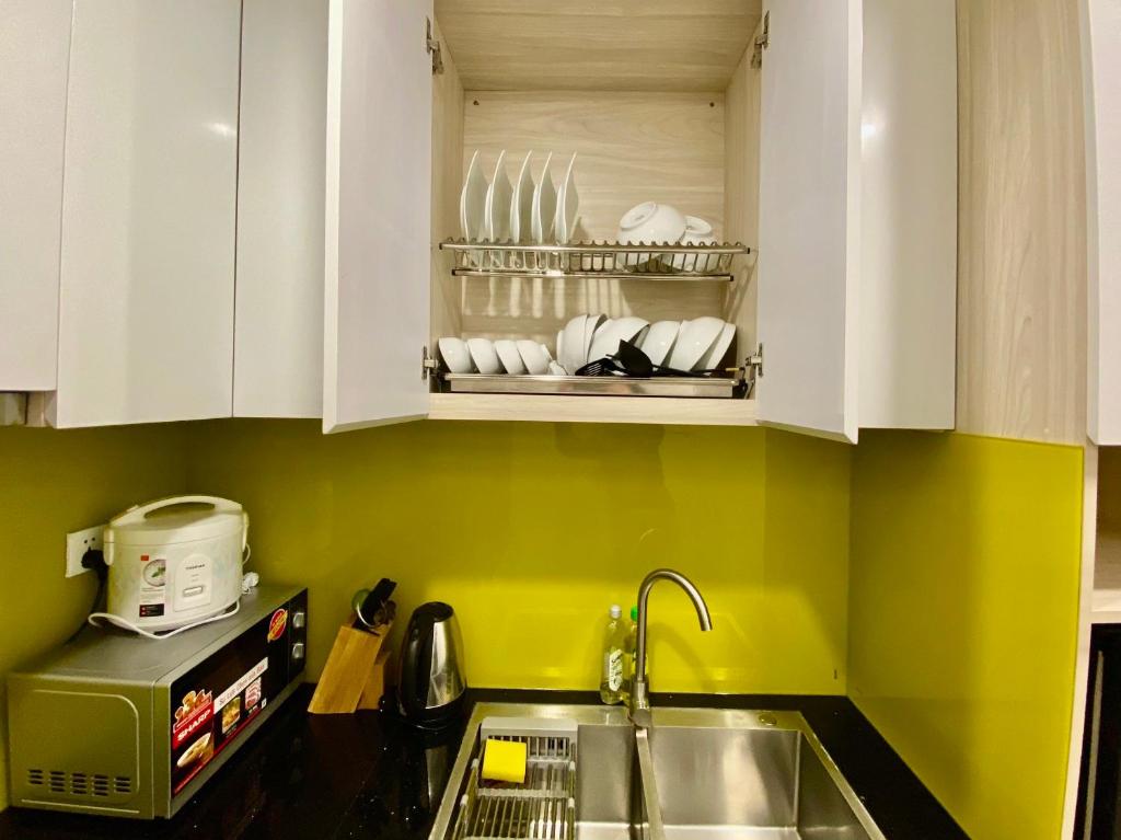 Nhà bếp/bếp nhỏ tại Gold Coast Luxury Apartment Nha Trang