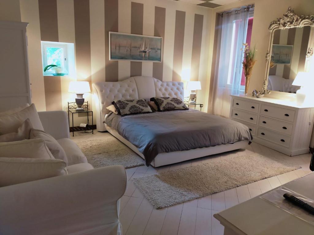 Кровать или кровати в номере Trattoria Laghee con alloggio