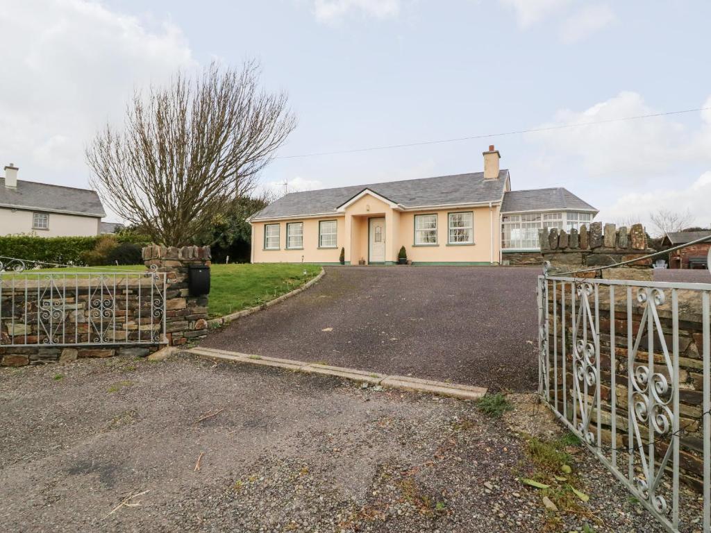 Raheen, Castletownshend (updated prices 2024)