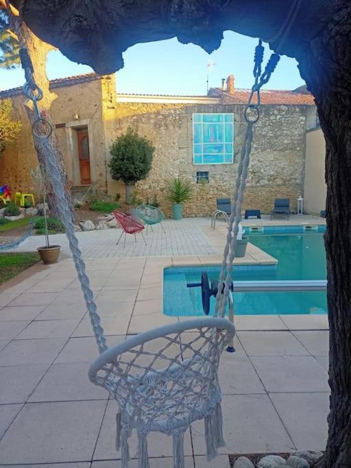 Bazén v ubytovaní Le clos du pin alebo v jeho blízkosti