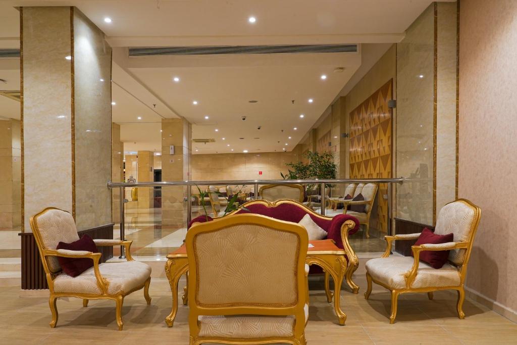 Posezení v ubytování Saraya Al Deafah Hotel