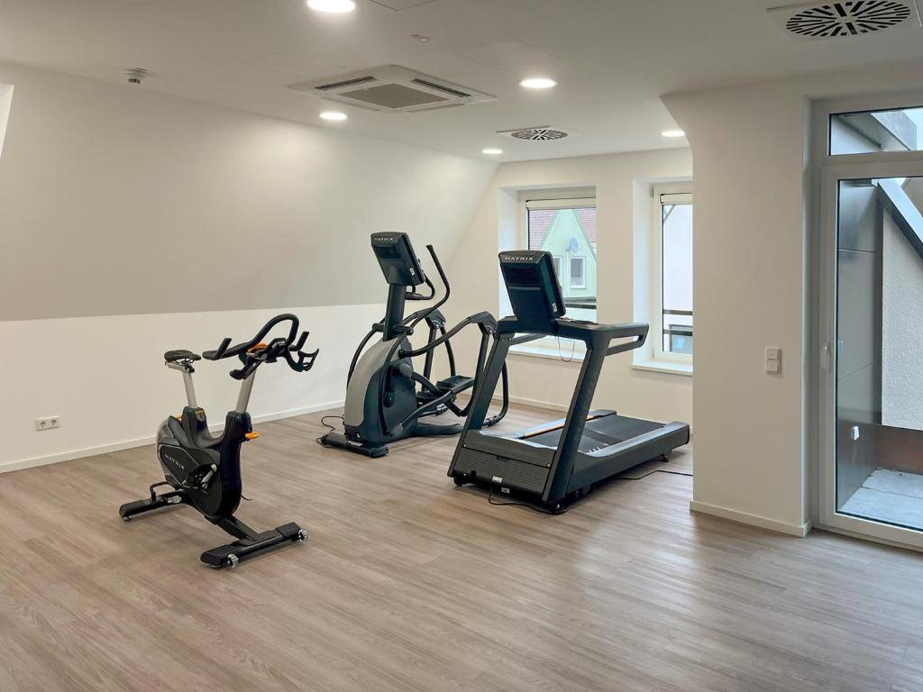 Fitness centrum a/nebo fitness zařízení v ubytování DORMERO Hotel Hersbruck