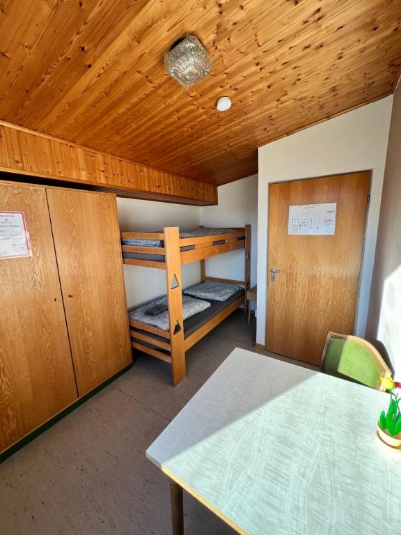 Camping am Bootshaus - غرفة مزدوجة مطلة على الجبل