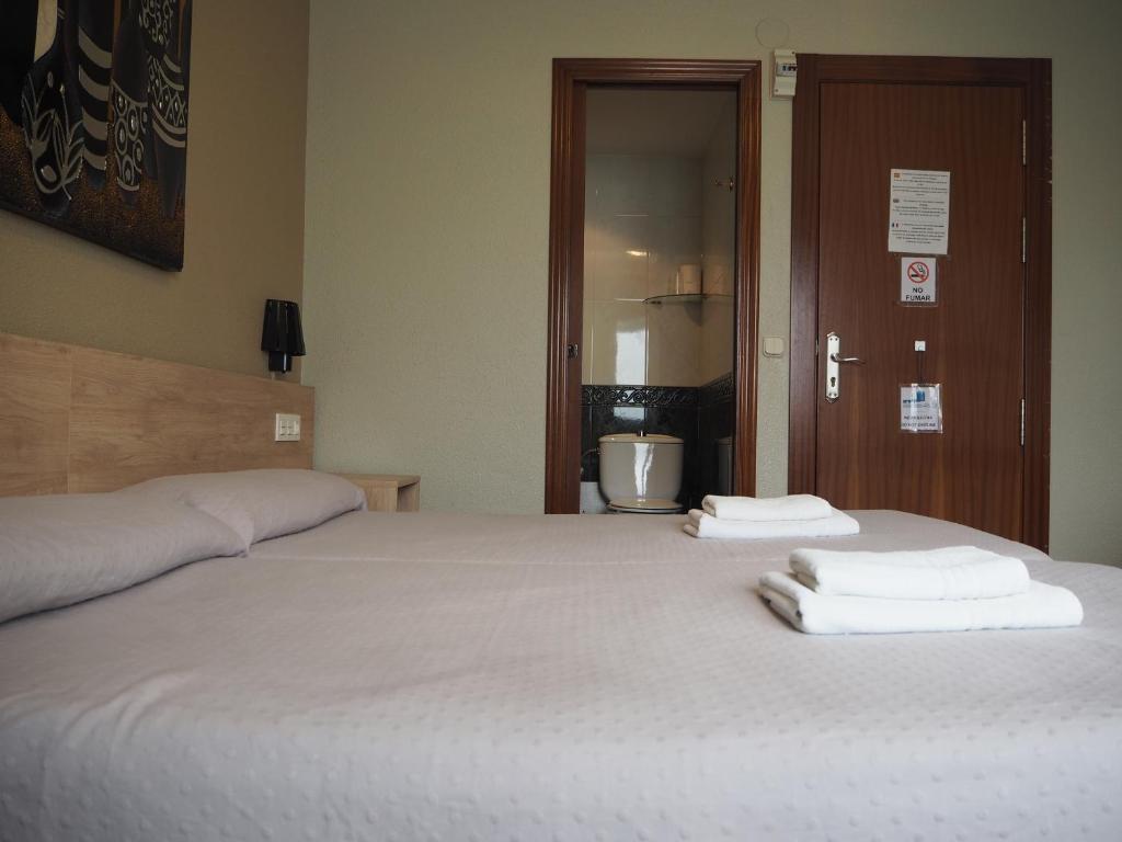 Postel nebo postele na pokoji v ubytování Hostal Acella