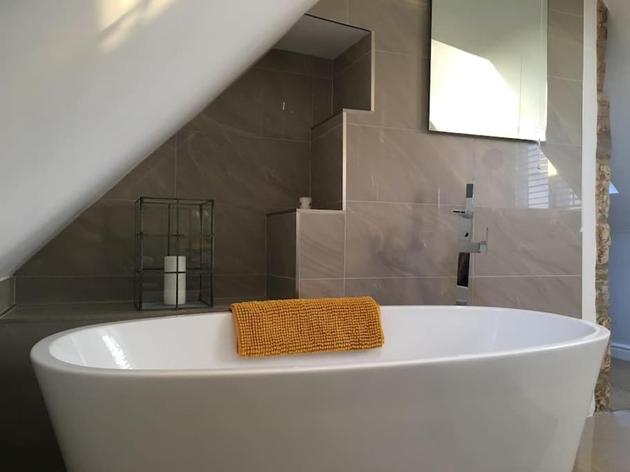 Koupelna v ubytování Luxurious & modern on-the-beach family retreat