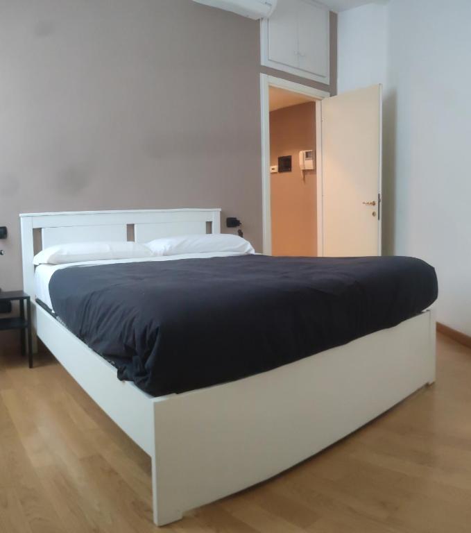 A bed or beds in a room at Brera