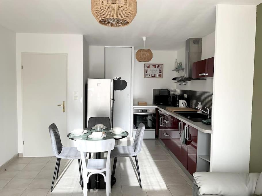 Kuchyň nebo kuchyňský kout v ubytování Appartement 4 pers avec balcon et parking privé