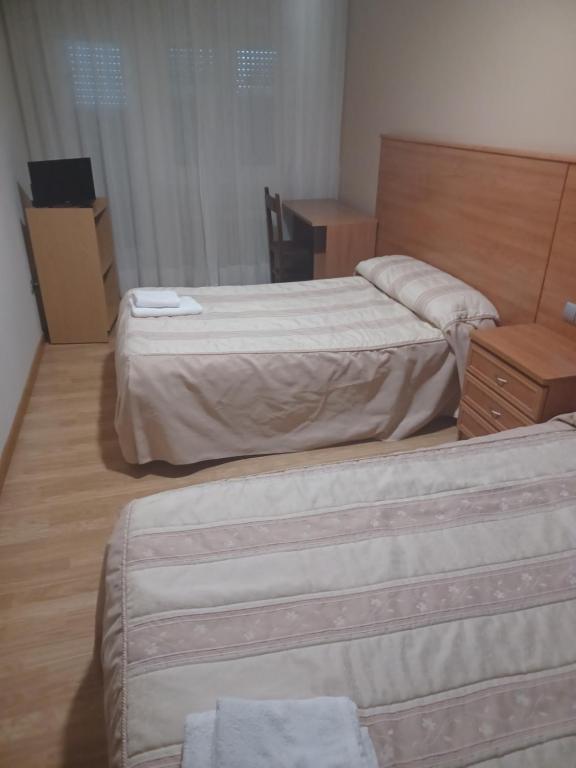 Łóżko lub łóżka w pokoju w obiekcie Hotel 2 de mayo 2