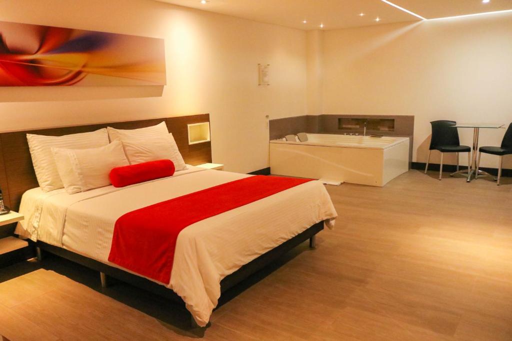 Postel nebo postele na pokoji v ubytování Hotel Loyds