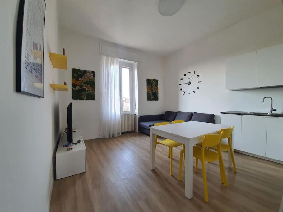 The Yellow Apartment - Housity