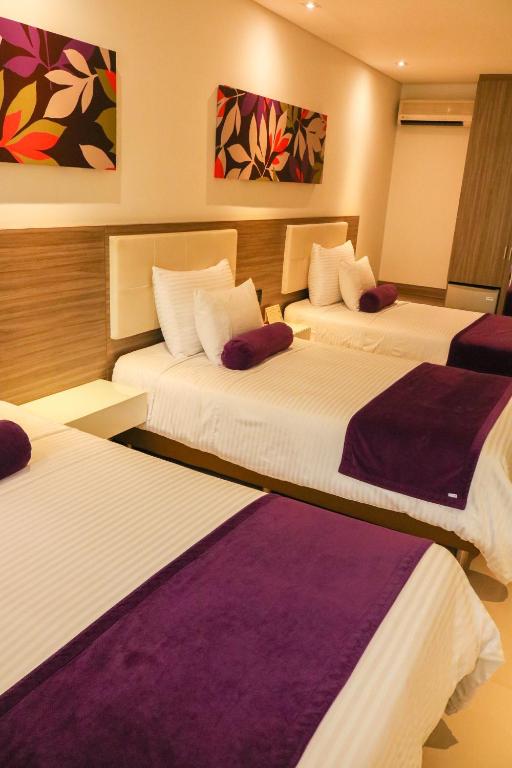 Postel nebo postele na pokoji v ubytování Hotel Loyds