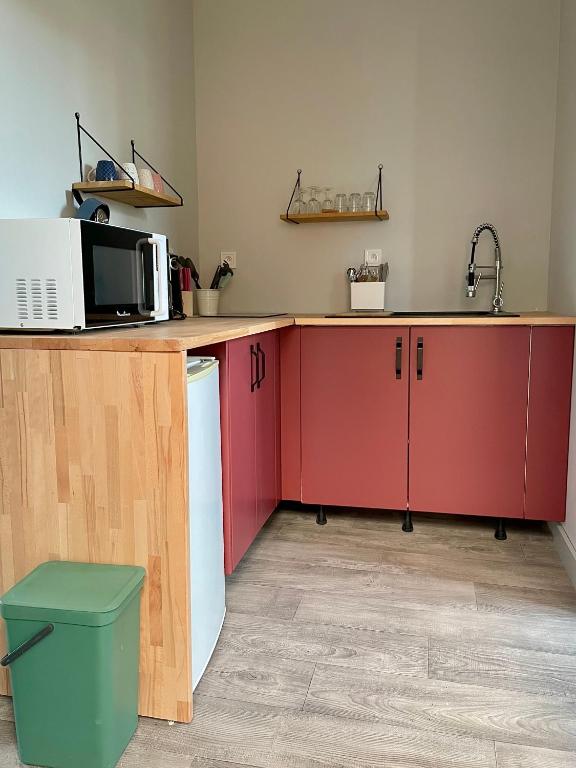 Kuchyň nebo kuchyňský kout v ubytování Les Courlis - app cosy et proche mer Ault