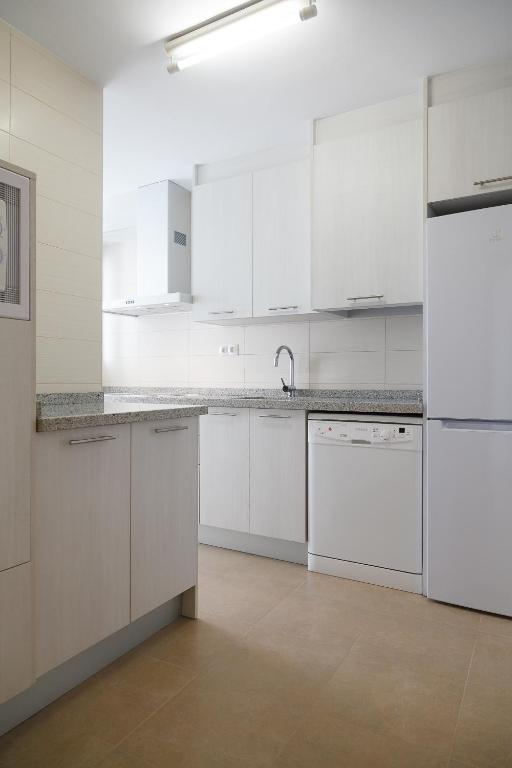 Kuchyňa alebo kuchynka v ubytovaní UHC COSTA PINOSMAR APARTMENTS