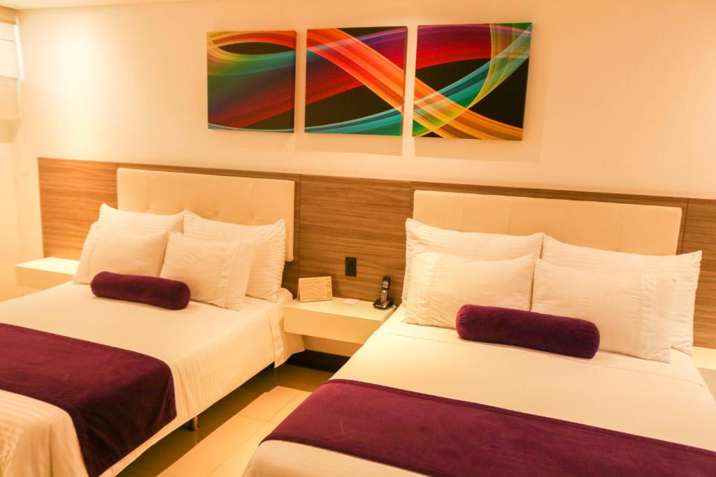 Postel nebo postele na pokoji v ubytování Hotel Loyds