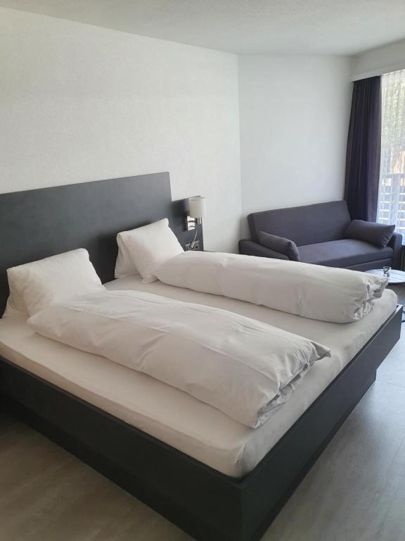Postel nebo postele na pokoji v ubytování dala Hotel & Apartments