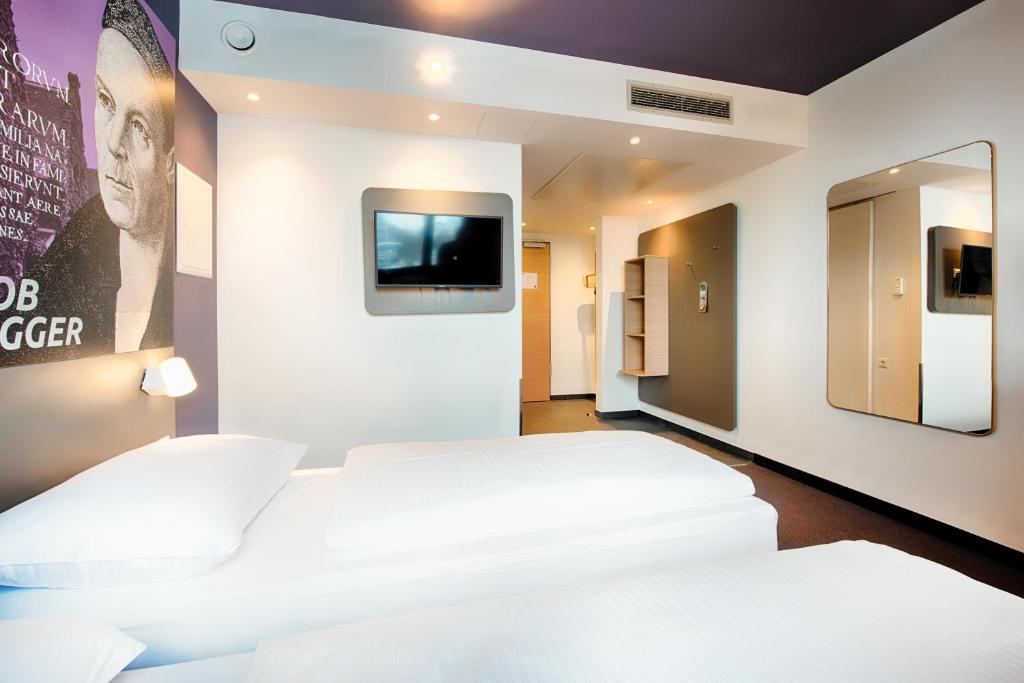 Postel nebo postele na pokoji v ubytování B&B Hotel Augsburg-West