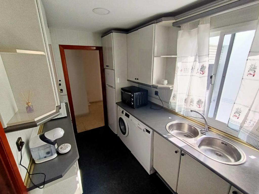 Zdjęcie z galerii obiektu Apartamento cerca de La Caleta w Kadyksie