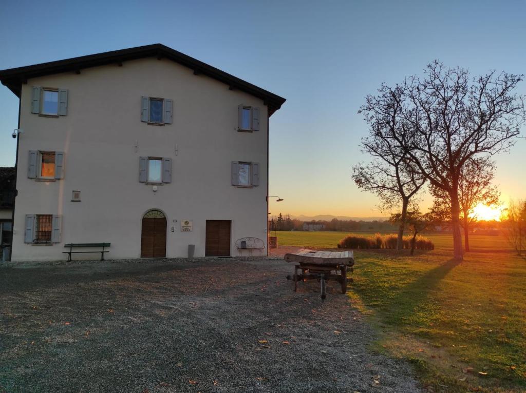 a white house with a picnic table in front of it at Antico Podere Emilia in Reggio Emilia