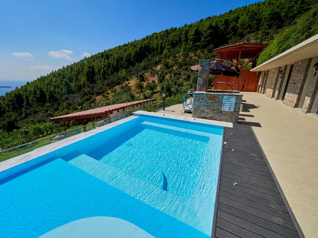 Bazén v ubytování Sky Sea Resort & Villas nebo v jeho okolí