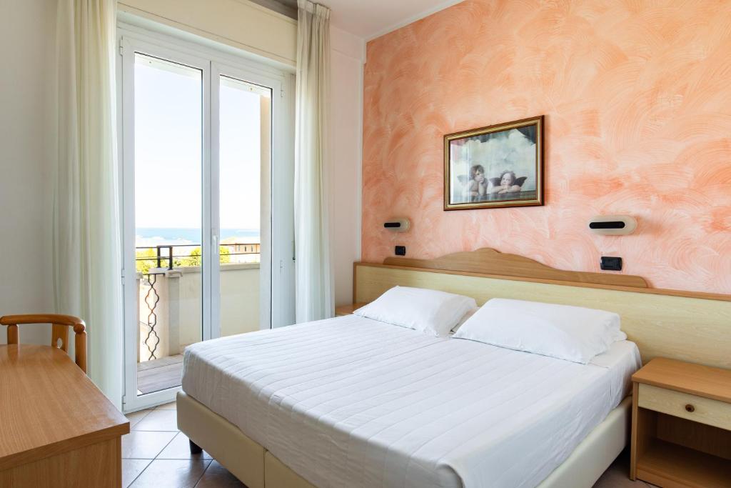 Postel nebo postele na pokoji v ubytování Hotel Palos