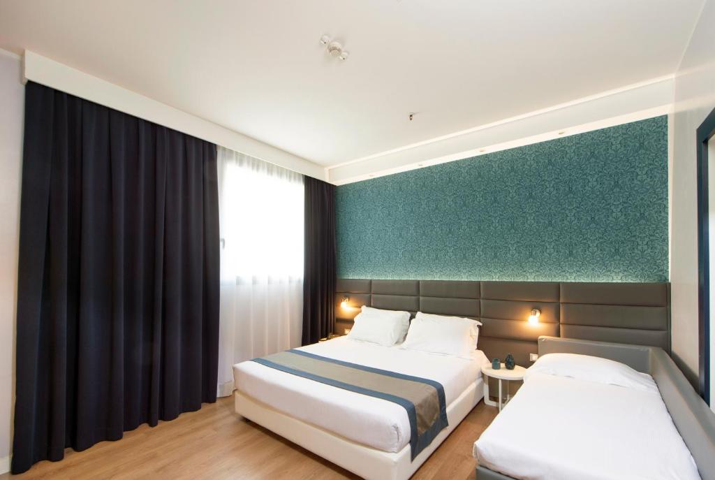 Postel nebo postele na pokoji v ubytování Neo Hotel