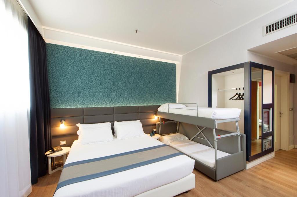 Postel nebo postele na pokoji v ubytování Neo Hotel
