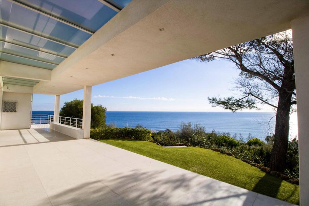 Fotografia z galérie ubytovania Beautiful house with pool 3 terraces and garden v destinácii Fréjus