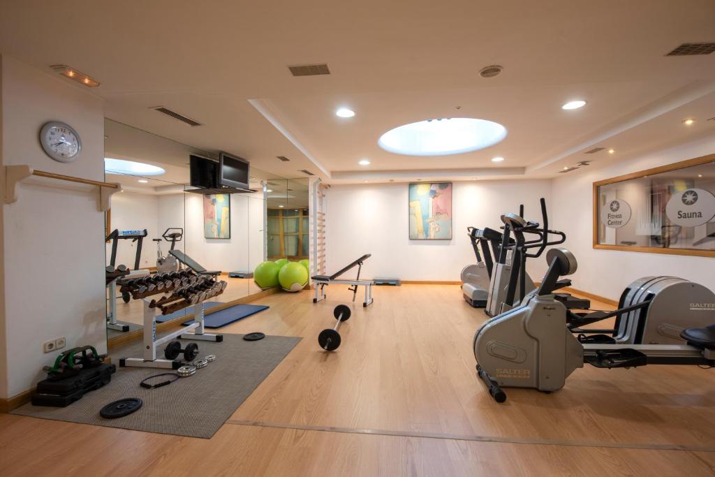 Posilňovňa alebo fitness centrum v ubytovaní Eurostars Araguaney