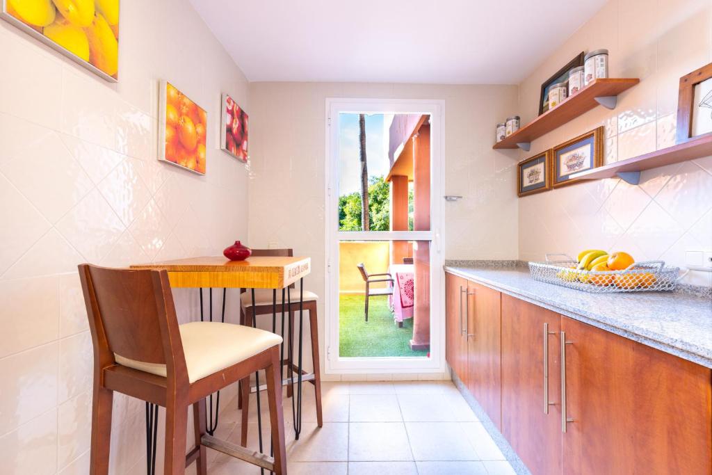 Fotografie z fotogalerie ubytování Los Lagos Golf I Uniquely styled 3 bedroom apartment in Marbella v destinaci Marbella