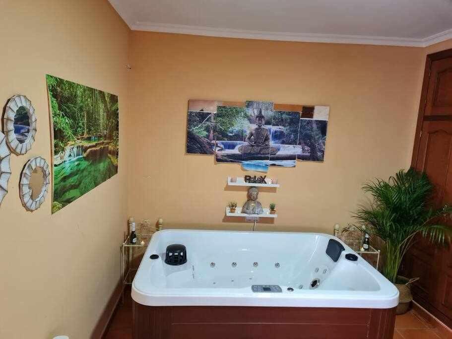 Casa de lujo con jacuzzi sauna barbacoa y barra, Cabeza la ...