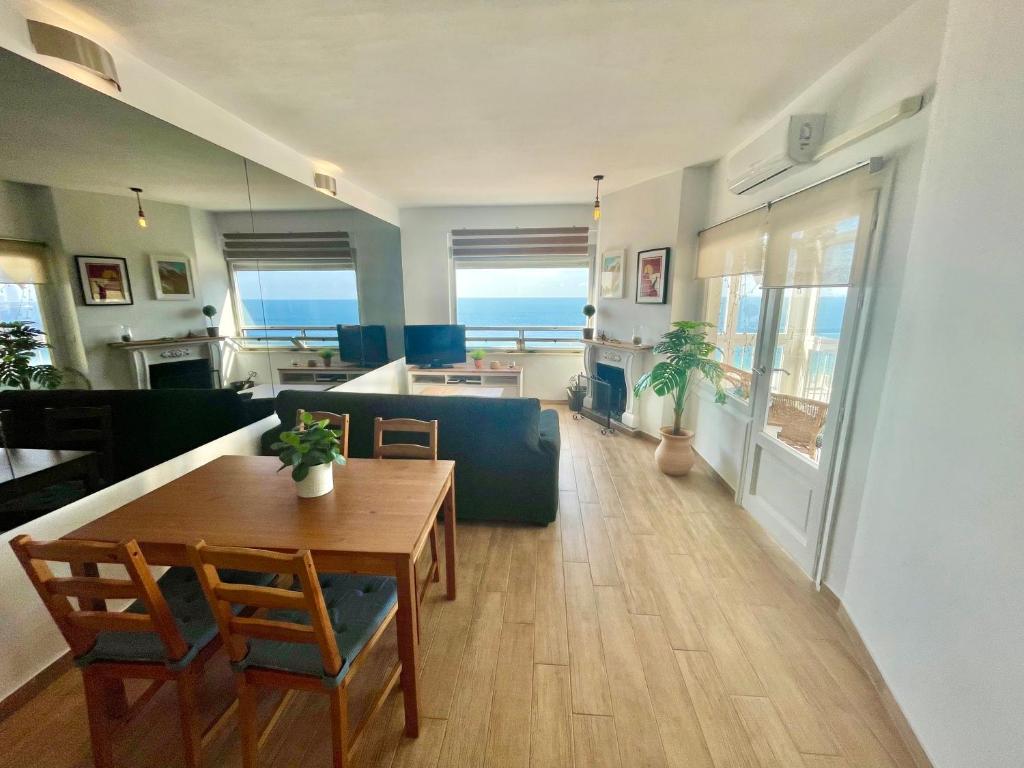 Posezení v ubytování GATU Casa Muse junto a la playa, vista al mar, aire acc, terraza, wifi y chimenea " Preferente mayores de 25 años y familias "