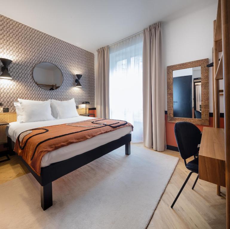 Postel nebo postele na pokoji v ubytování Hôtel Bristol Union Intra Muros