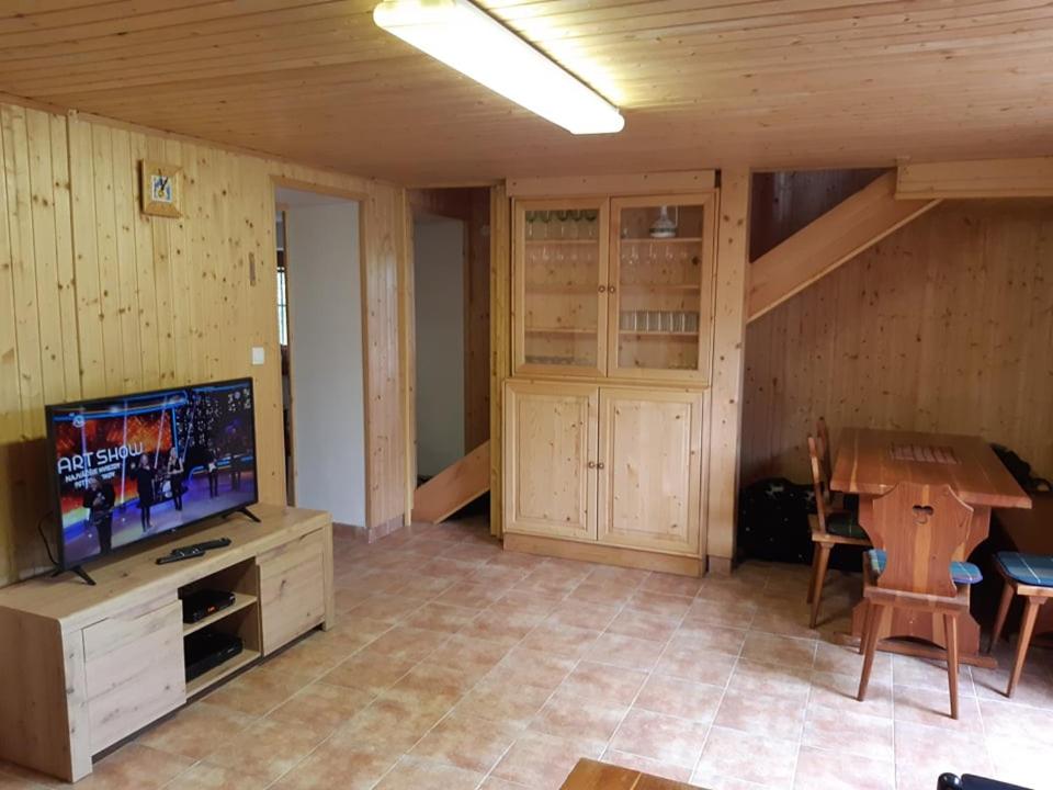 A television and/or entertainment centre at Chata Klaudia