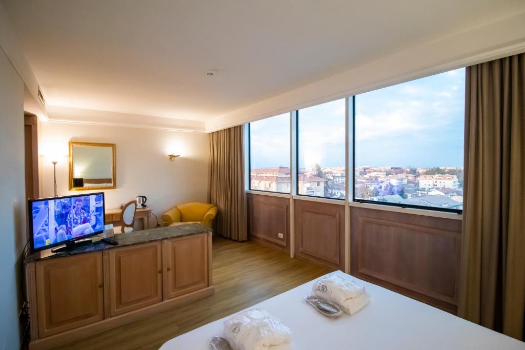 Postel nebo postele na pokoji v ubytování SHG Hotel De La Ville