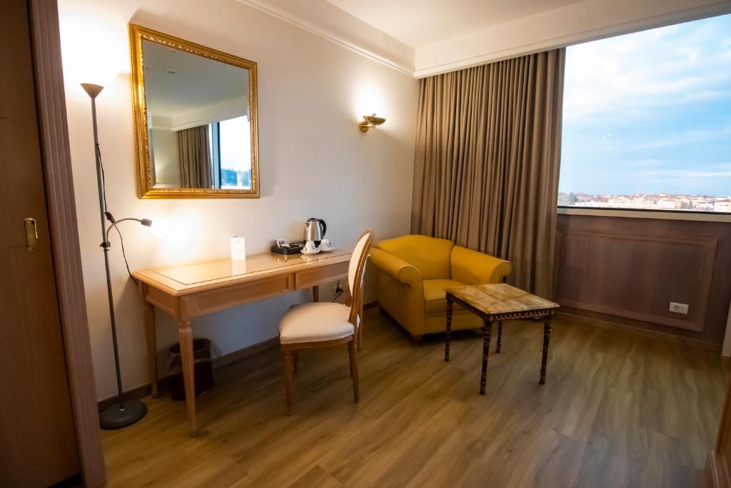 Posezení v ubytování SHG Hotel De La Ville