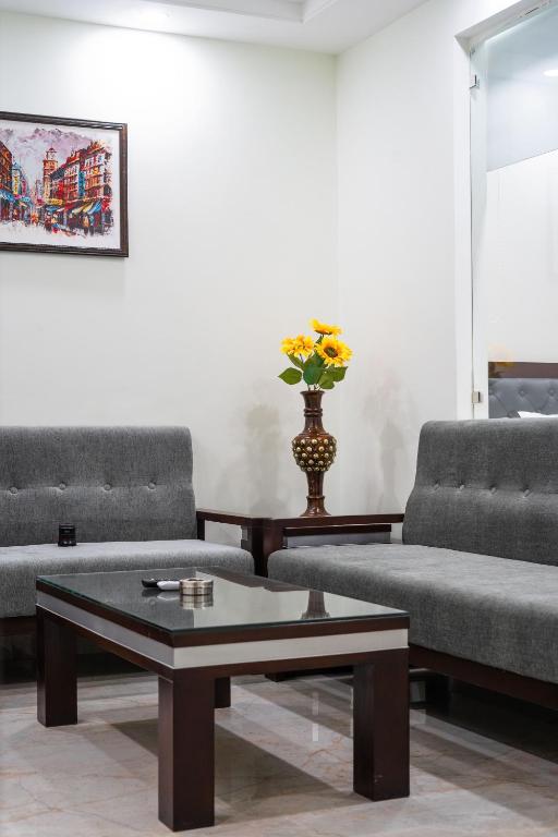 Posezení v ubytování The Lodgers 1 BHK Serviced Apartment Golf Course Road Gurgaon