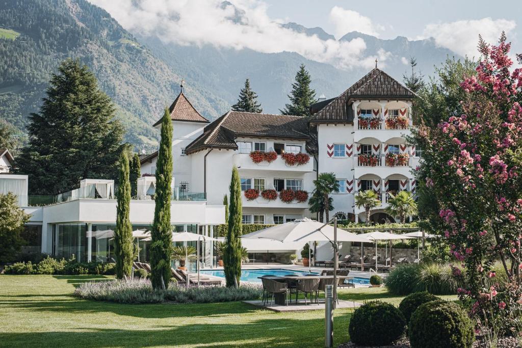 Nespecifikovaný výhled na hory nebo výhled na hory při pohledu z hotelu