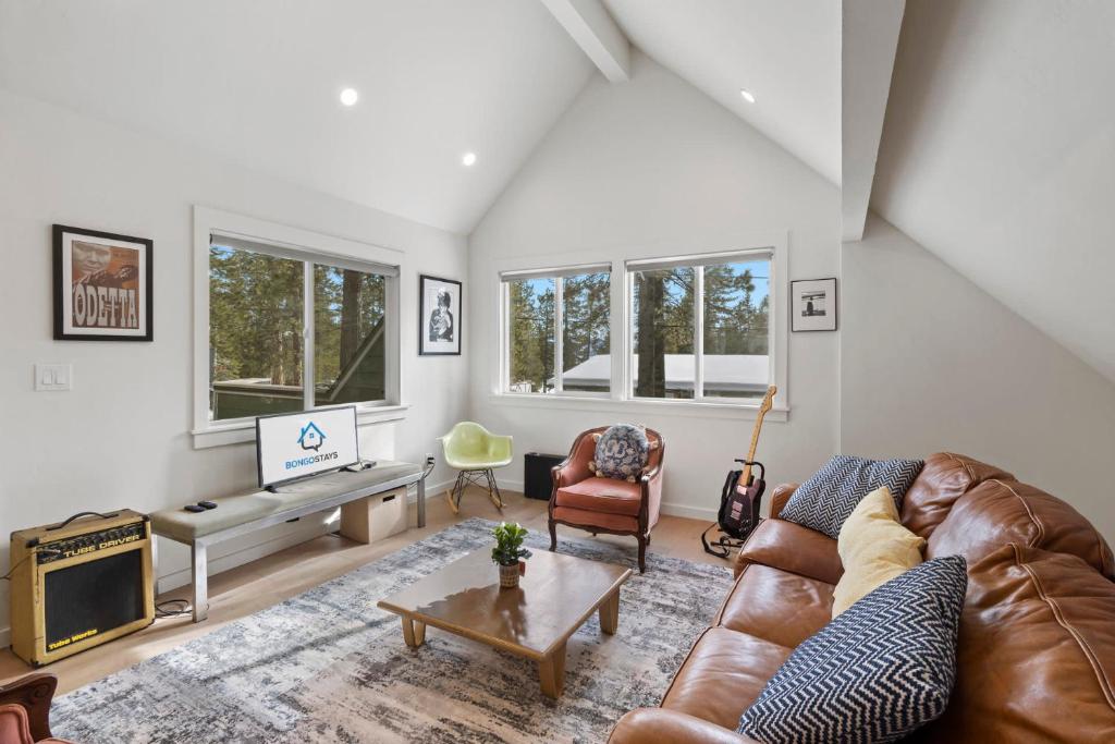 Upscale Cabin for Large Groups Perfect Getaway